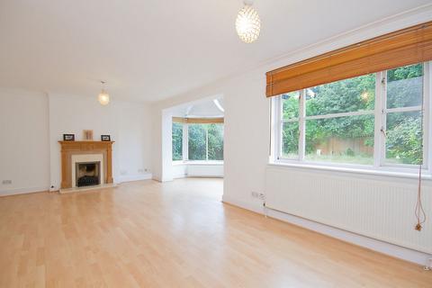 36 Fitzroy Crescent, London, W4 3EL