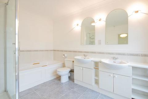 36 Fitzroy Crescent, London, W4 3EL