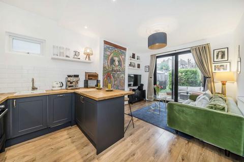 2 bedroom maisonette for sale, Kingston Road, London SW20