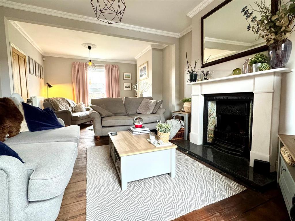 Lounge 3.jpg