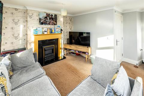 3 bedroom end of terrace house for sale, James Street, Thornton BD13