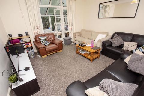 6 bedroom house to rent, Warwards Lane, Birmingham B29