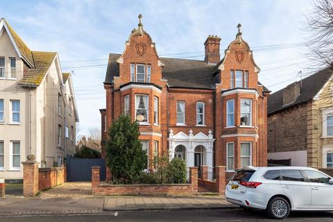 7 bedroom semi-detached house for sale, Chaucer Road, Bedford, Bedfordshire, MK40