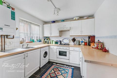 2 bedroom terraced house for sale, Dingle Gardens, London, E14