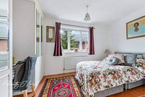 16 Dingle Gardens, London, E14 0DN