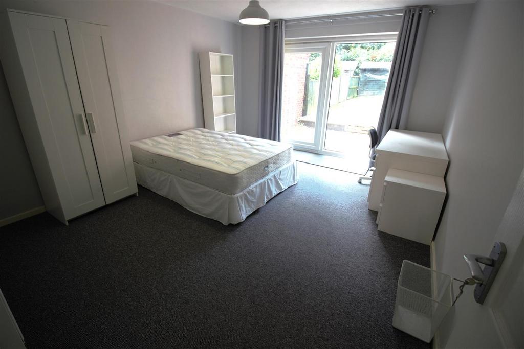 Bed 1 2.jpg