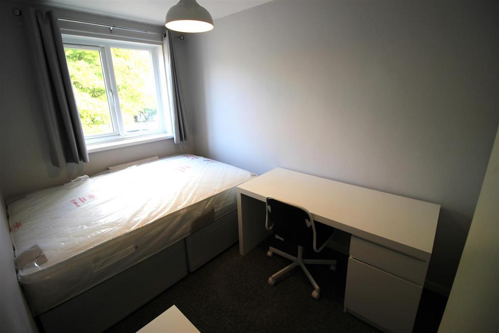 Bed 3.JPG