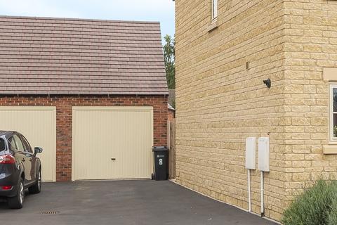 8 Buttercup Close, Moreton-in-marsh, GL56 9PZ