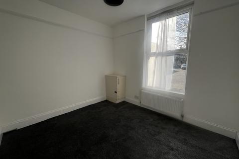 2 bedroom terraced house to rent, Alma Street, Kent CT1