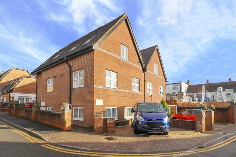 2 bedroom apartment for sale, Mentana Court, Hatch End HA5