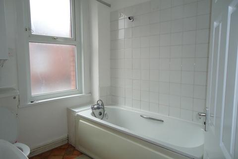 2 bedroom terraced house to rent, Recreation Terrace, Leeds LS11