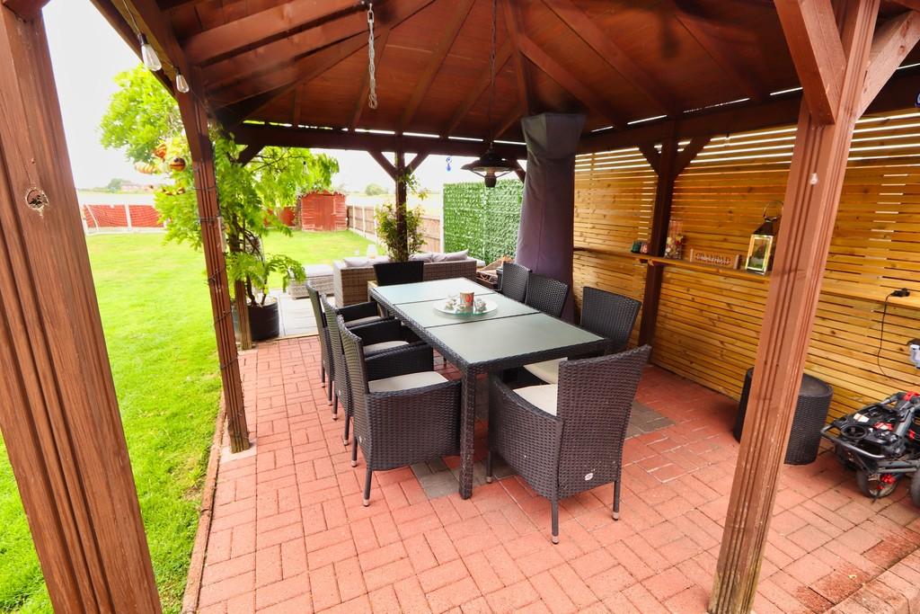 Rose ave gazebo2