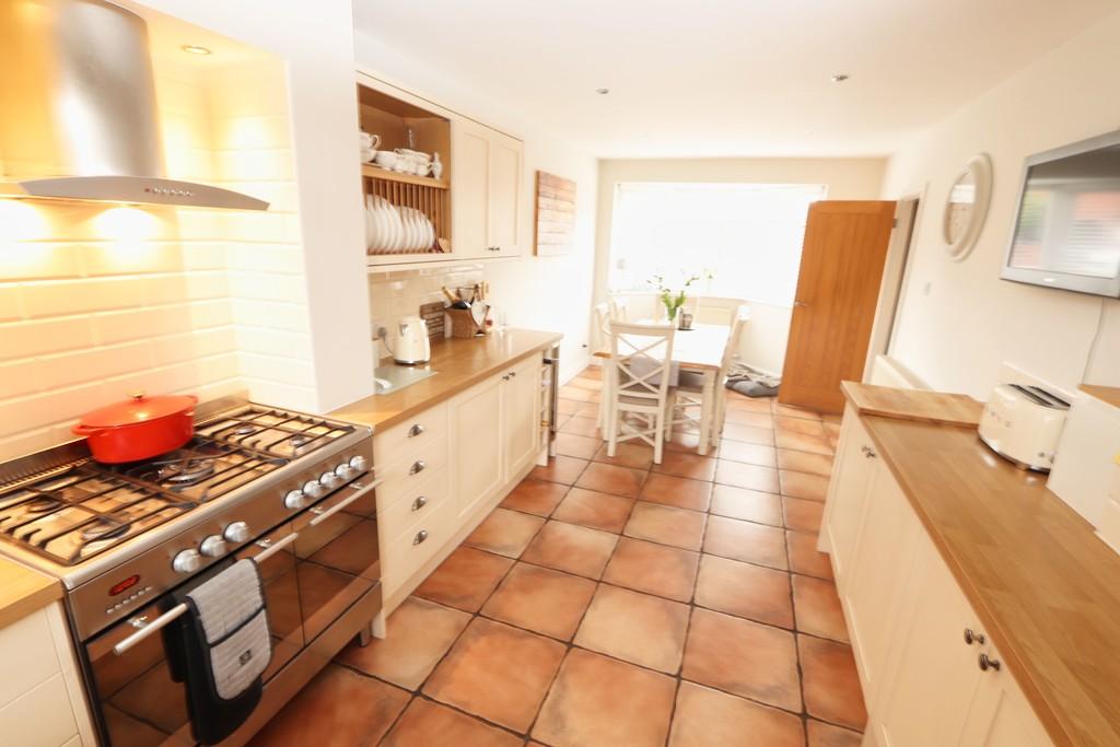 Rose ave kitchen