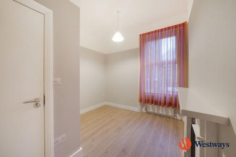 2 bedroom apartment to rent, Hormead Road, London