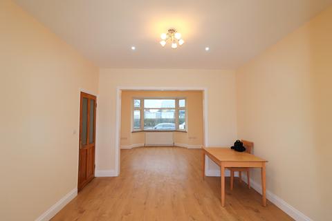 3 bedroom terraced house to rent, Eastern Avenue, Ilford IG2