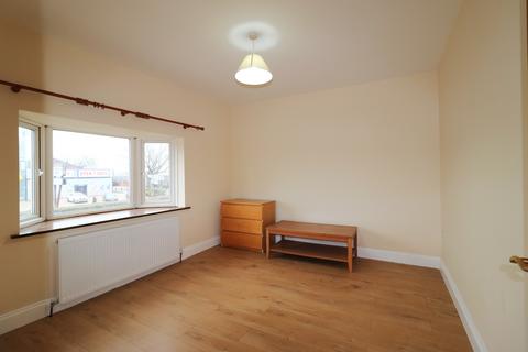 3 bedroom terraced house to rent, Eastern Avenue, Ilford IG2