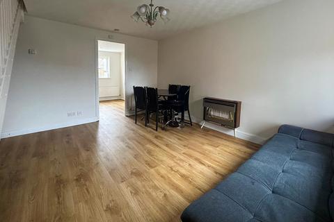 2 bedroom terraced house to rent, Tamarin Gardens, Cambridge CB1