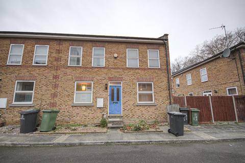 3 bedroom semi-detached house to rent, Woodcroft Mews, London SE8