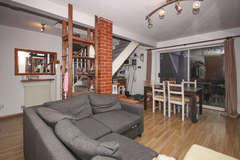 3 bedroom semi-detached house to rent, Woodcroft Mews, London SE8