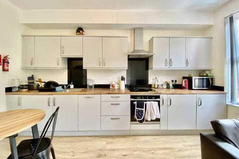 3 bedroom flat to rent, London, SW2