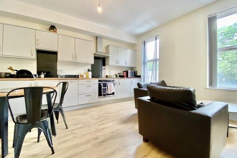 3 bedroom flat to rent, London, SW2