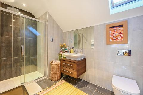 2 Cuckoo Crescent, Blackwater, Camberley, GU17 0SB