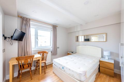 Studio to rent, Chelsea Cloisters, Chelsea, London, SW3