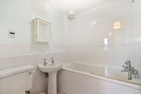 21 Bankside Close, Isleworth, TW7 7EW