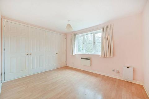 21 Bankside Close, Isleworth, TW7 7EW