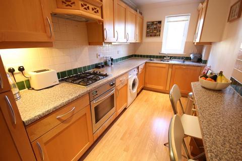 2 bedroom apartment to rent, Brooklyn Road, Woking GU22