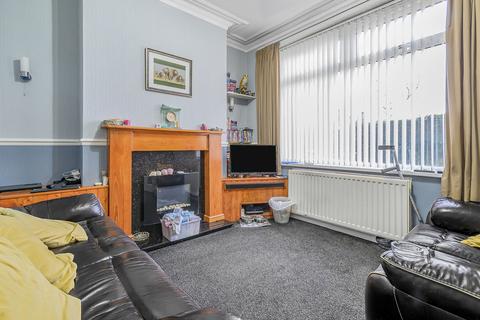 3 bedroom end of terrace house for sale, St. Helena Road, Bradford BD6