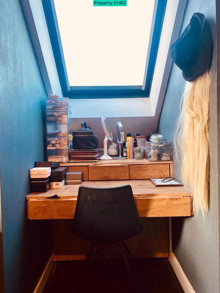 Desk Bedroom 1