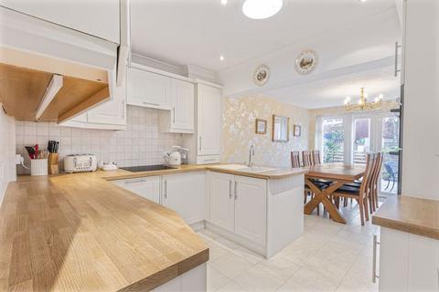 76 Fernheath Way, Dartford, DA2 7PF