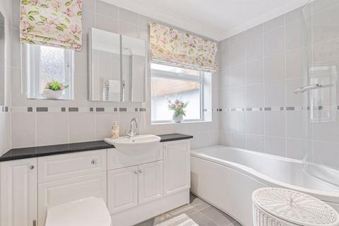 76 Fernheath Way, Dartford, DA2 7PF