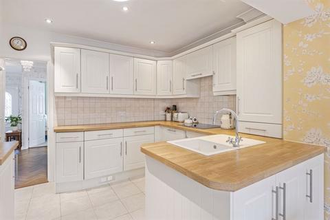 76 Fernheath Way, Dartford, DA2 7PF