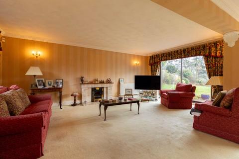 19 Overhill, Warlingham, CR6 9JR