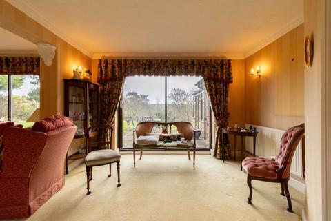 19 Overhill, Warlingham, CR6 9JR
