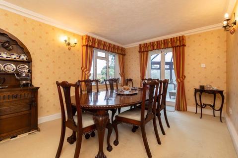 19 Overhill, Warlingham, CR6 9JR