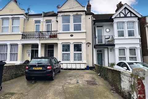 1 bedroom apartment for sale, * IDEAL 1ST PURCHASE * STONES THROW OF THE SEA & C2C STATION * Seaforth Road, Westcliff-On-Sea