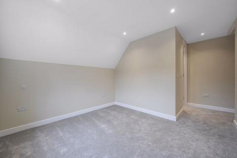 2 bedroom apartment to rent, Grovelands Road, West Purley