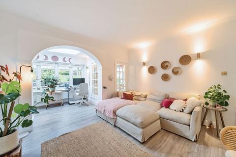 165 Valley Road, Kenley, CR8 5BZ