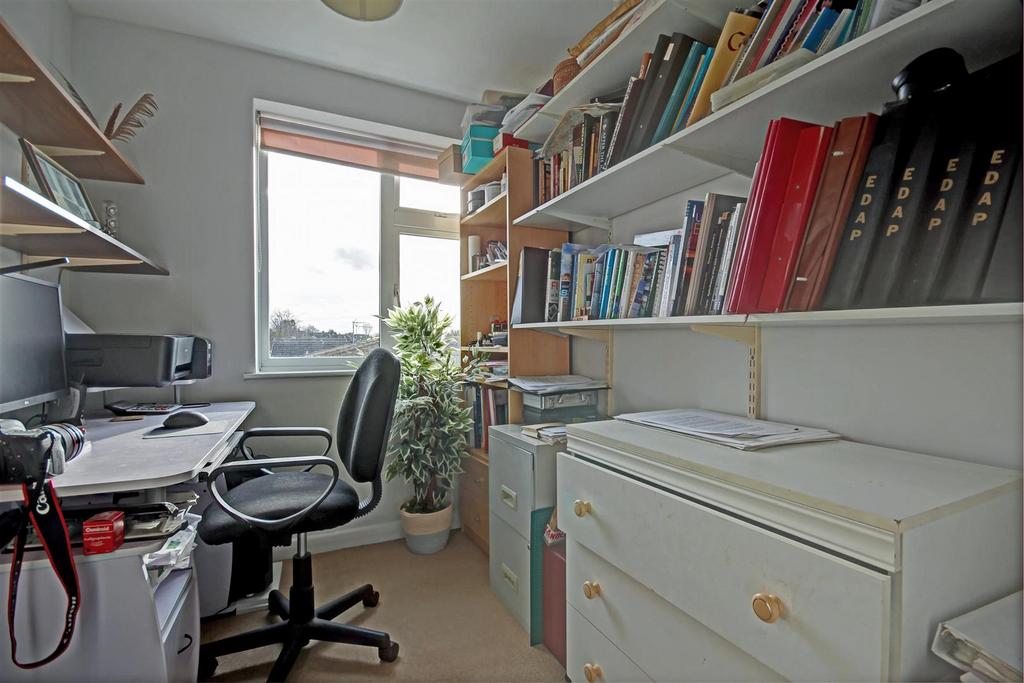 Bedroom / Study