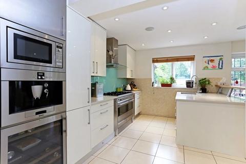 5 bedroom detached house to rent, Edgwarebury Lane, EDGWARE, Middlesex, HA8 8QJ