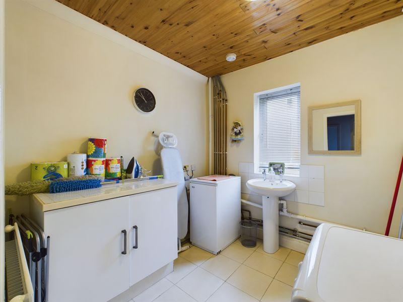 Utility/cloakroom