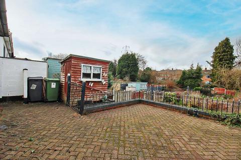 96 Ward Grove, Lanesfield, Wolverhampton, WV4 6PQ