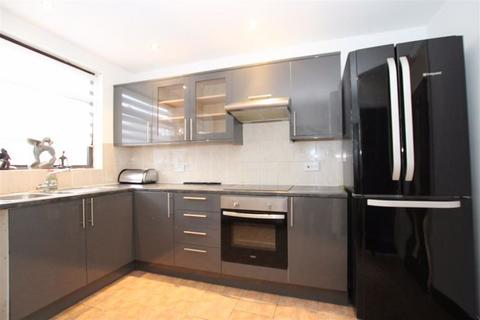 3 bedroom property to rent, The Glen, Manchester