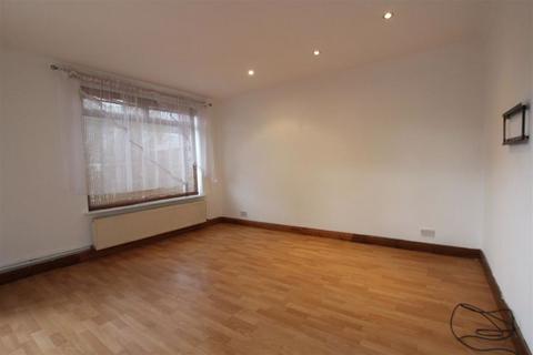 3 bedroom property to rent, The Glen, Manchester