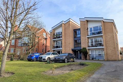 2 bedroom flat to rent, Cambridge Road, Southport