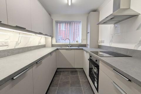 2 bedroom flat to rent, Cambridge Road, Southport