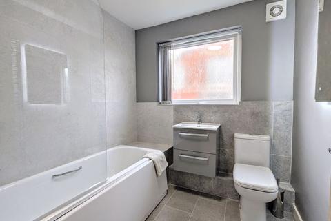 2 bedroom flat to rent, Cambridge Road, Southport